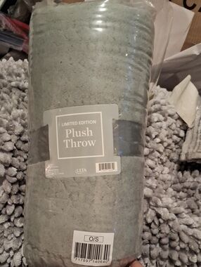 Ulta Beauty Plush Throw in Sage Gray